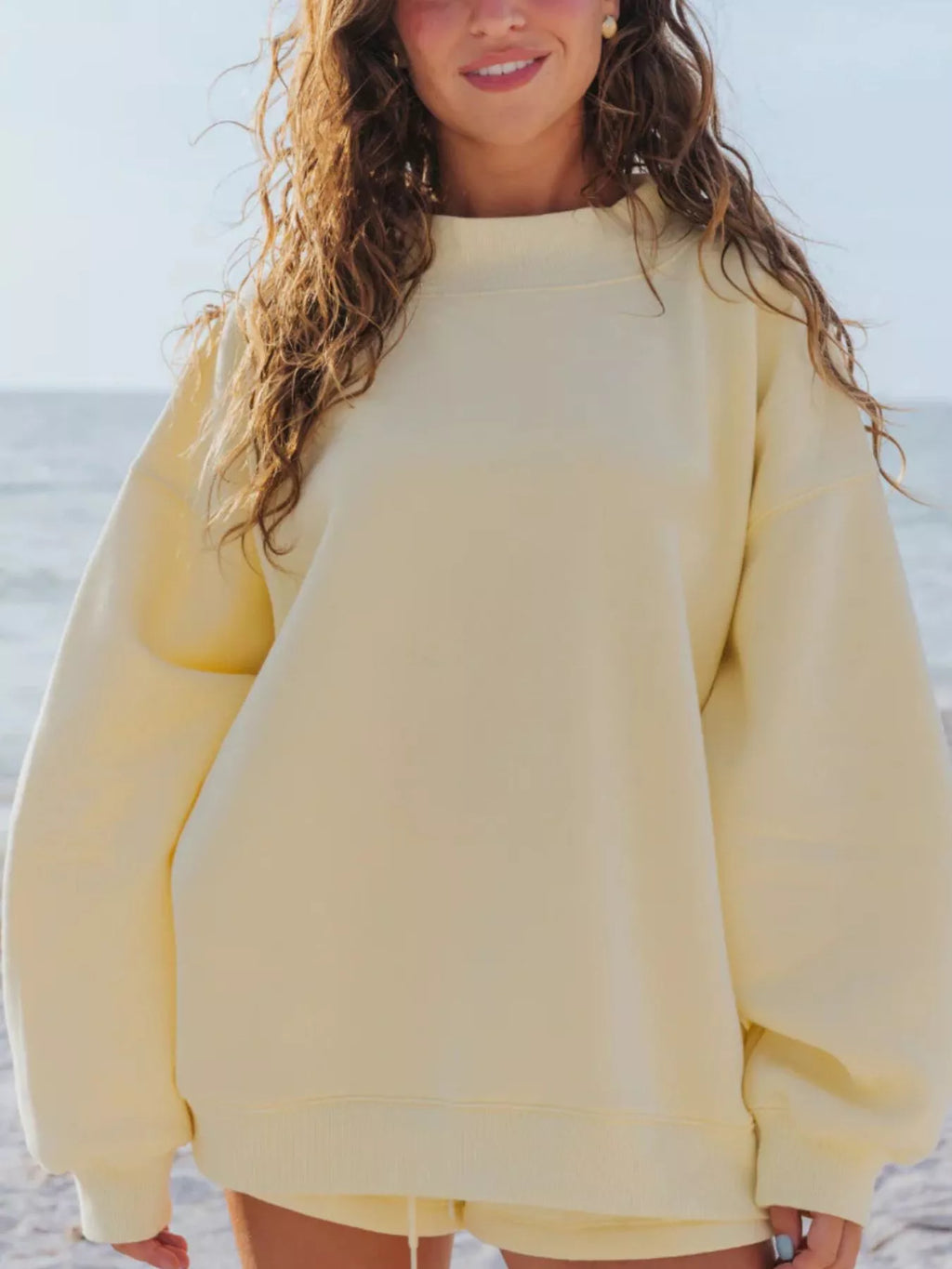 Relaxed fit sweatshirt and shorts set shorts detail
