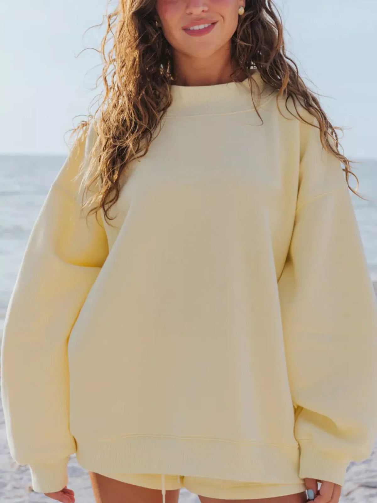 Relaxed fit sweatshirt and shorts set shorts detail