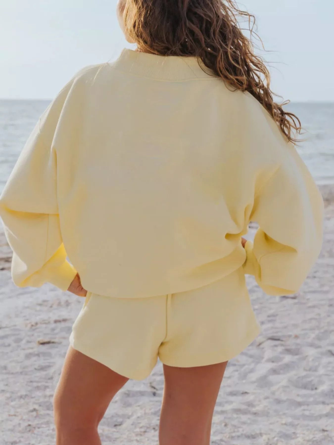 Relaxed fit sweatshirt and shorts set side view