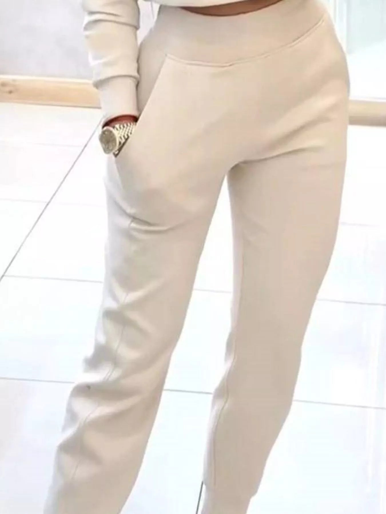 Casual Chic Cropped Sweatshirt and Jogger Set - ELC Fashion
